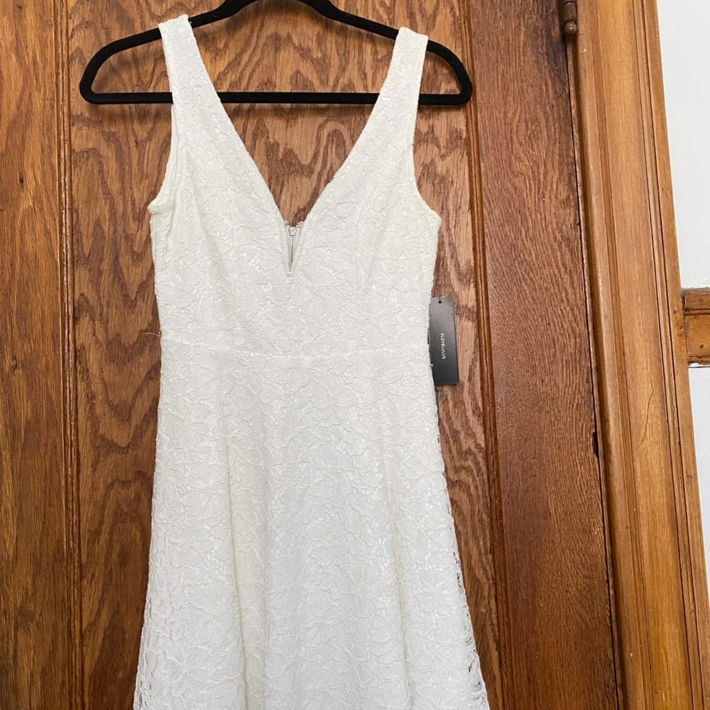 NWT Lulus Cocktail dress in a size XS - White with Lace - never worn